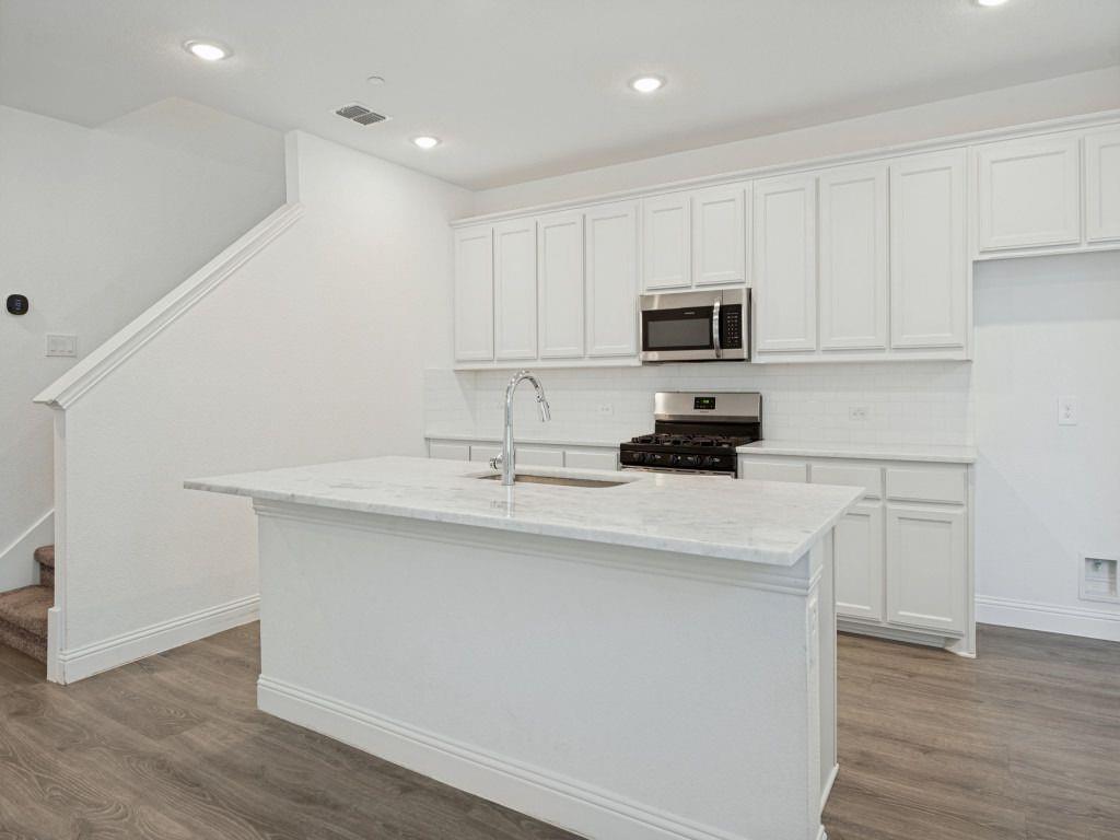1024 Thomas Place Property Photo 5