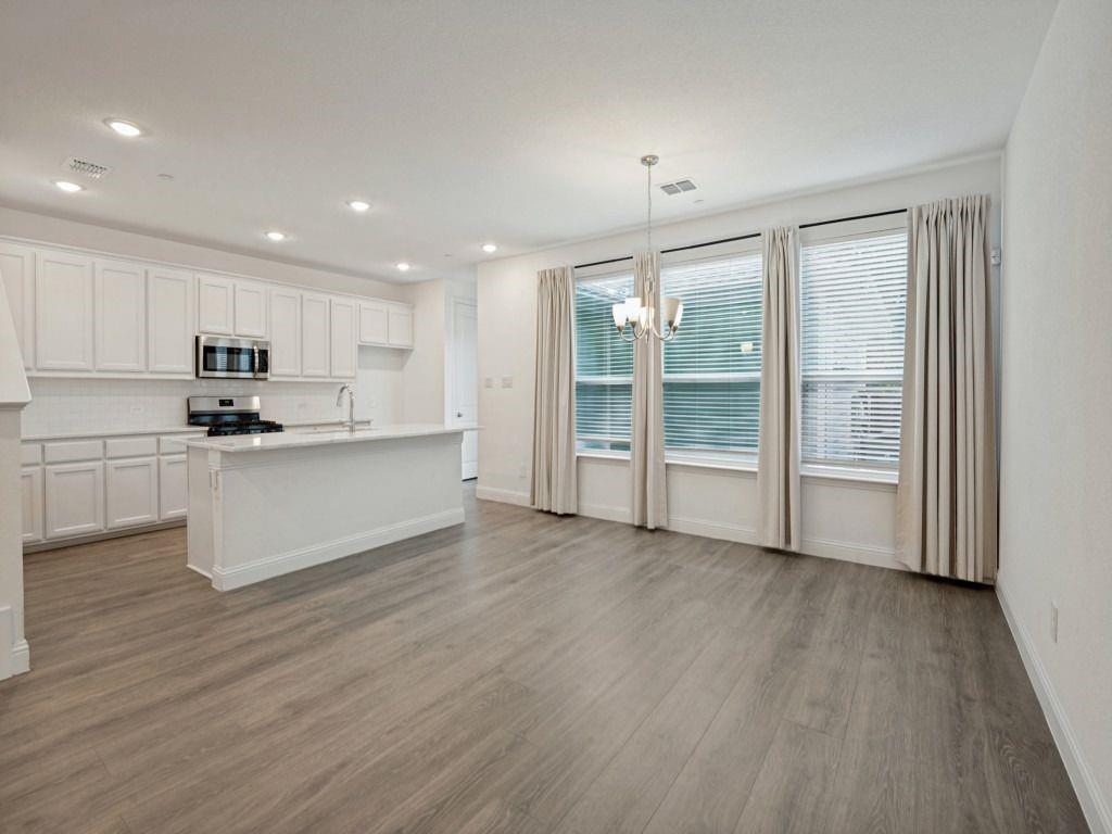1024 Thomas Place Property Photo 6