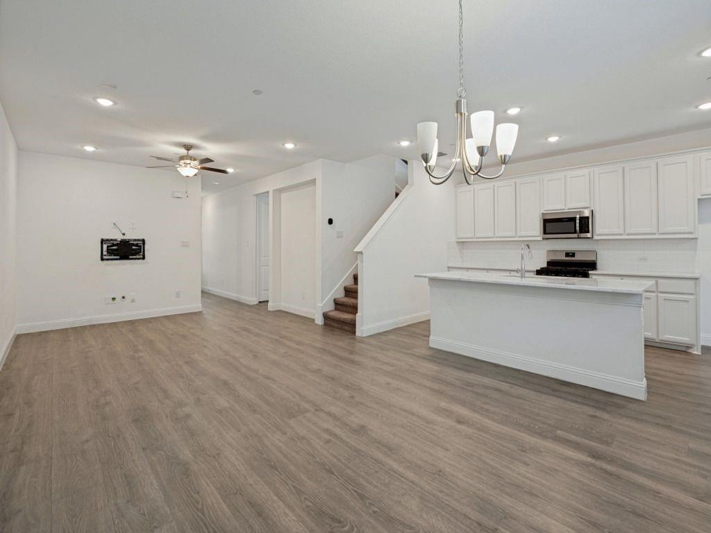 1024 Thomas Place Property Photo 10