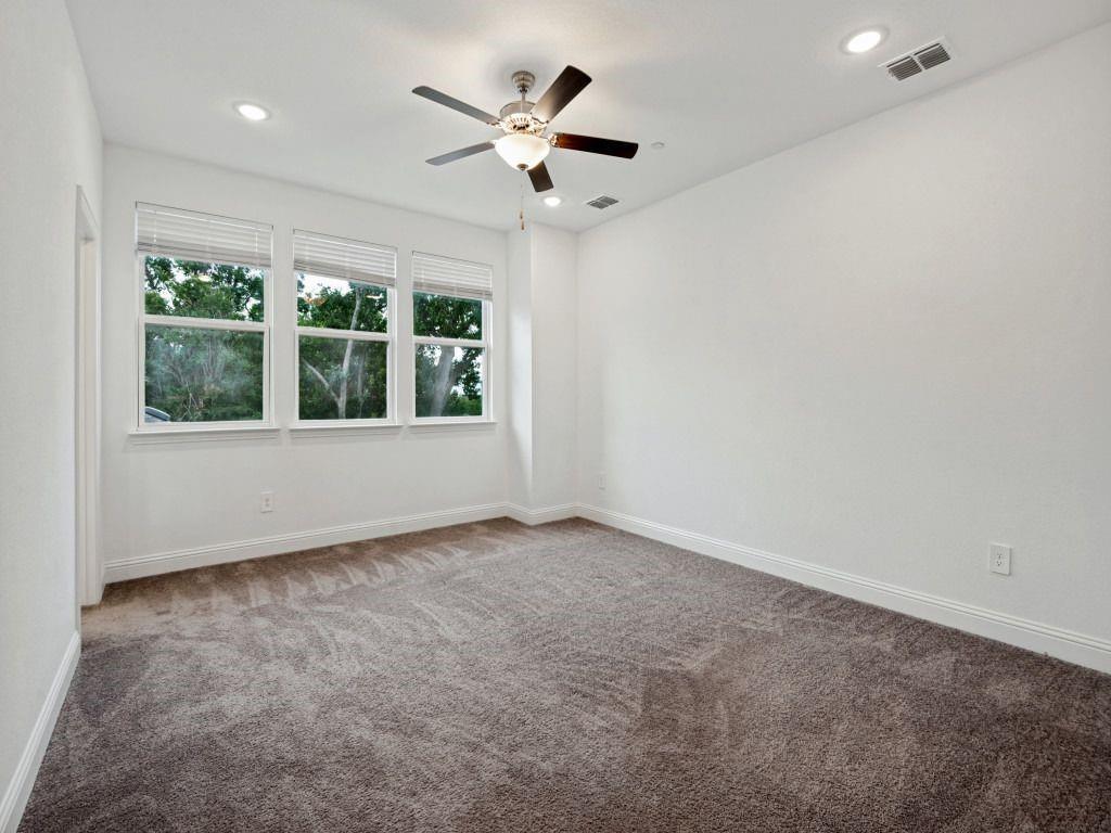 1024 Thomas Place Property Photo 21