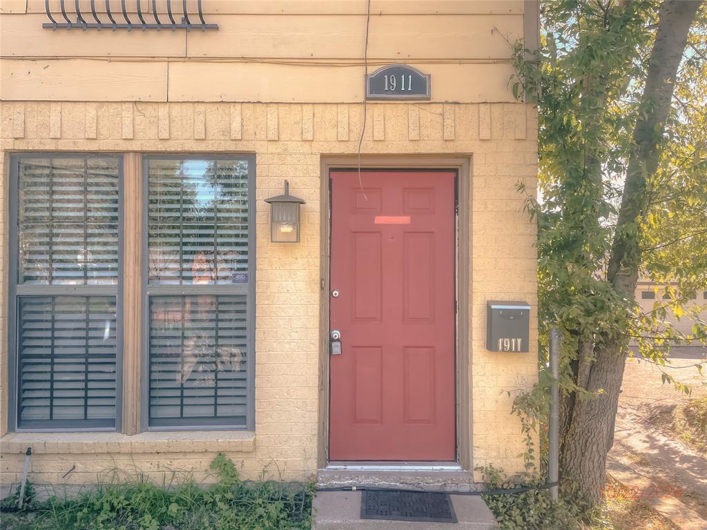 1911 Sutter Street Property Photo 2