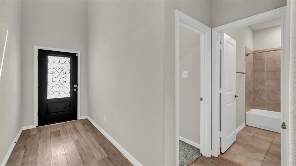 2860 Fox Trail Lane Property Photo 3