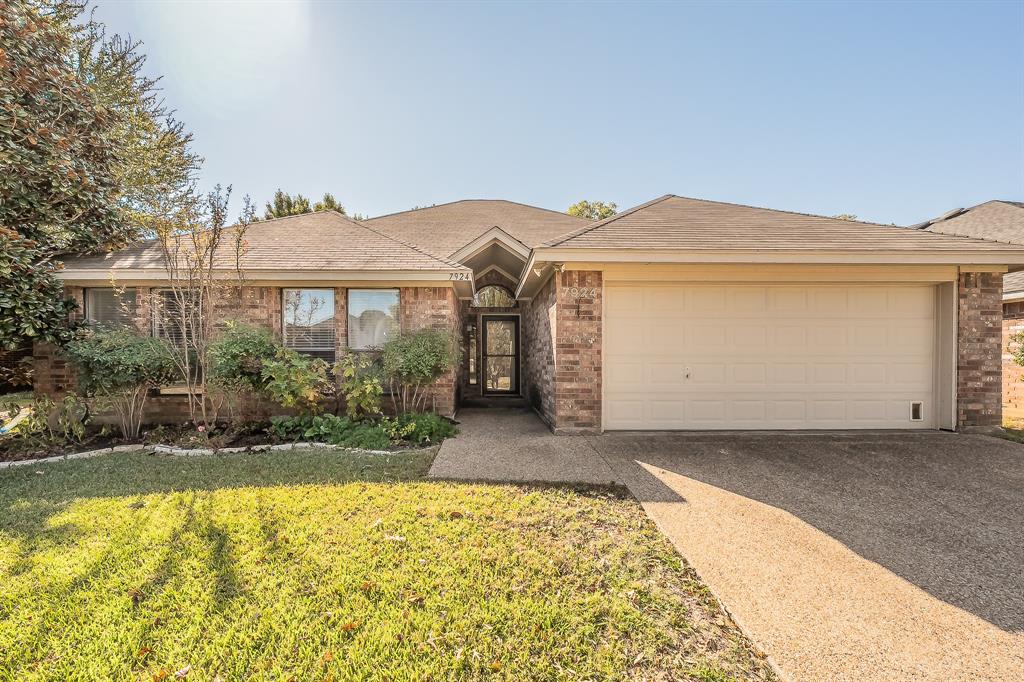 7924 Fox Chase Drive Property Photo 1