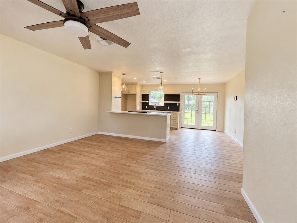 1055 Kent Street Property Photo 3