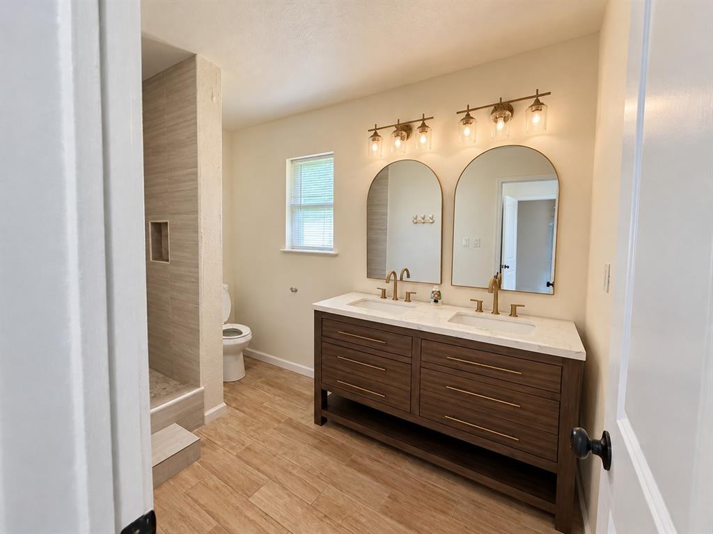 1055 Kent Street Property Photo 6