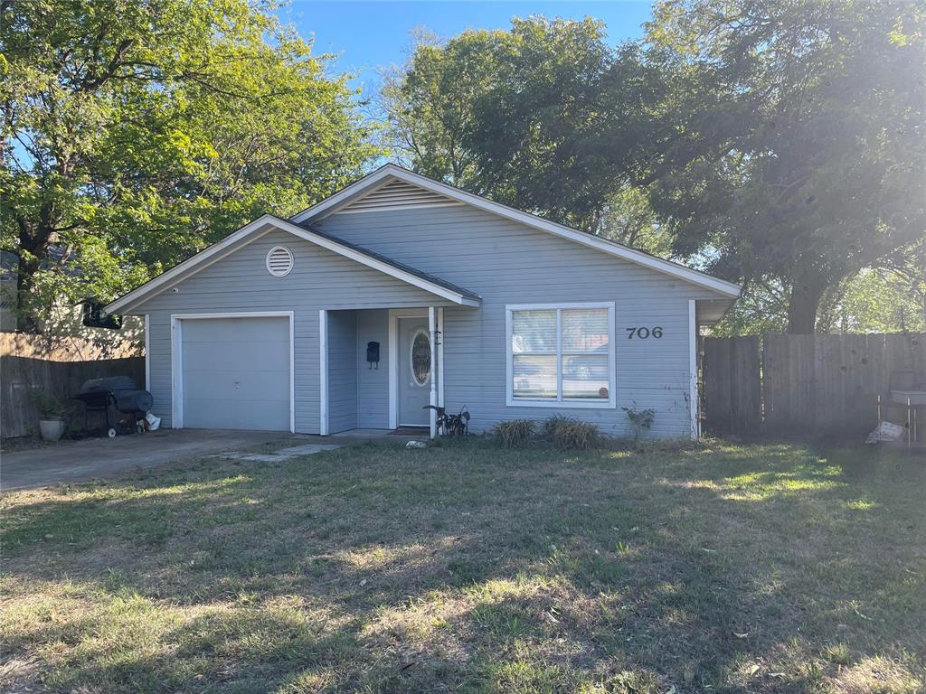 706 E High Street Property Photo 1