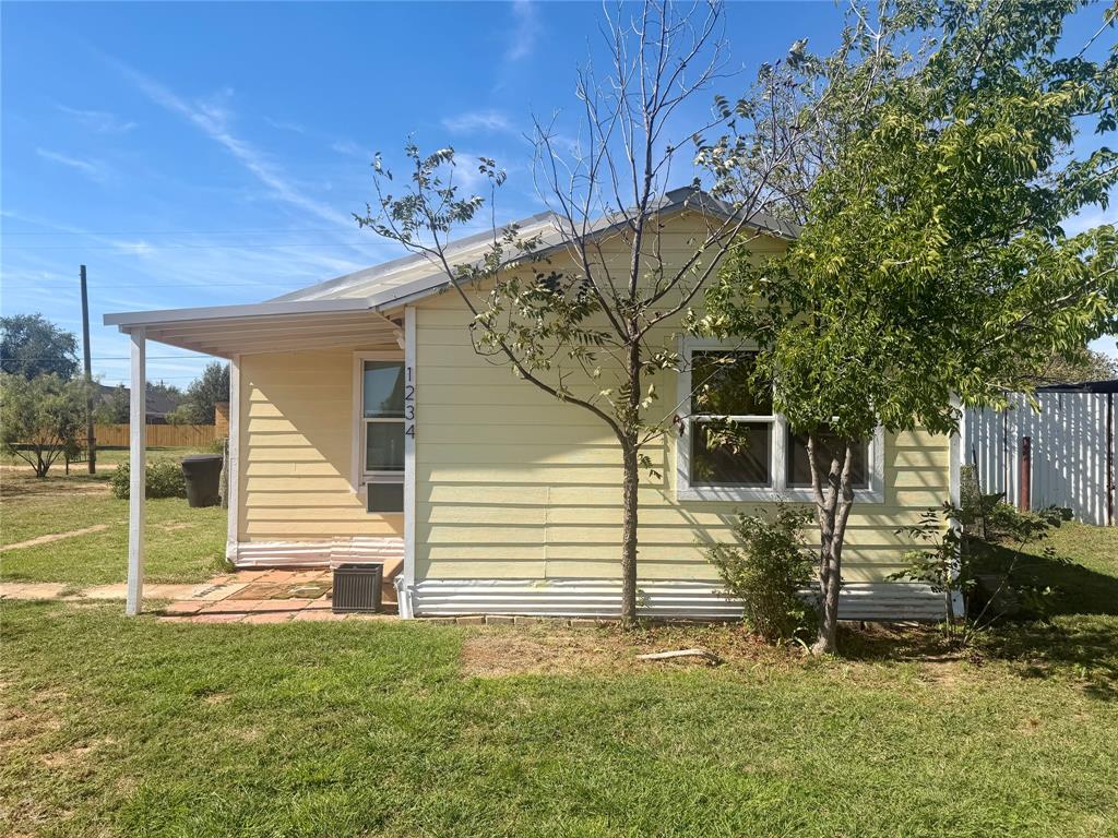 1234 Baker Street Property Photo 1