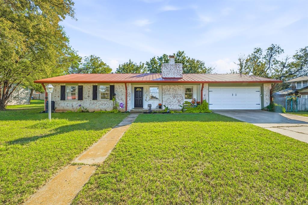632 E Ross Avenue Property Photo 1