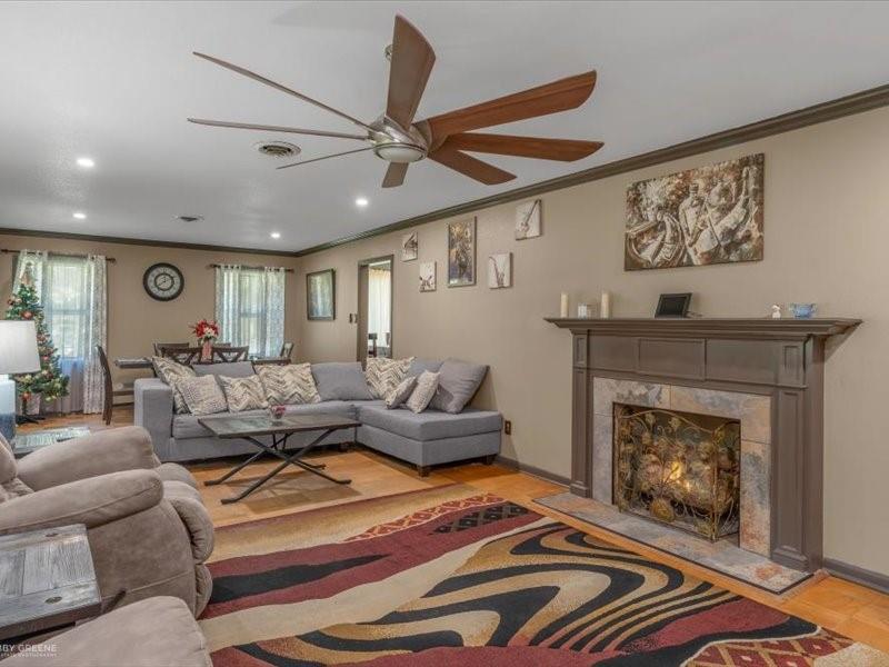404 Laura Street Property Photo 1