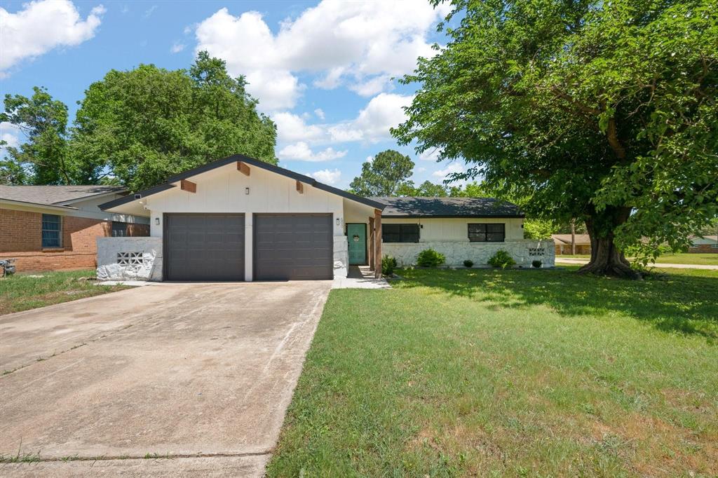 600 Meadowcrest Drive Property Photo 1