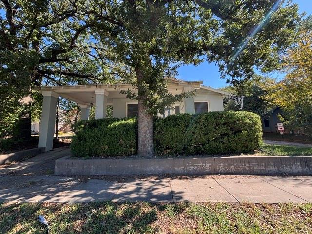1300 N Oak Avenue Property Photo 1