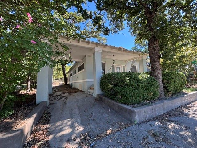 1300 N Oak Avenue Property Photo 2