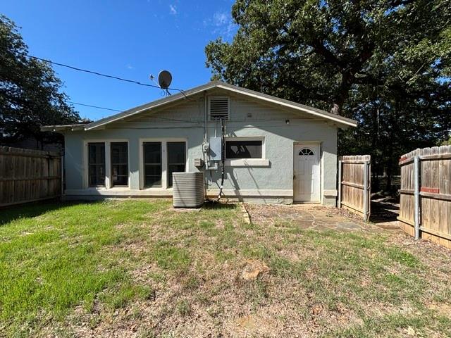 1300 N Oak Avenue Property Photo 4