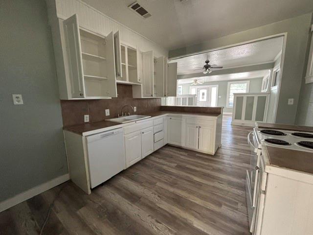 1300 N Oak Avenue Property Photo 5