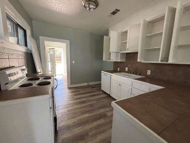 1300 N Oak Avenue Property Photo 6