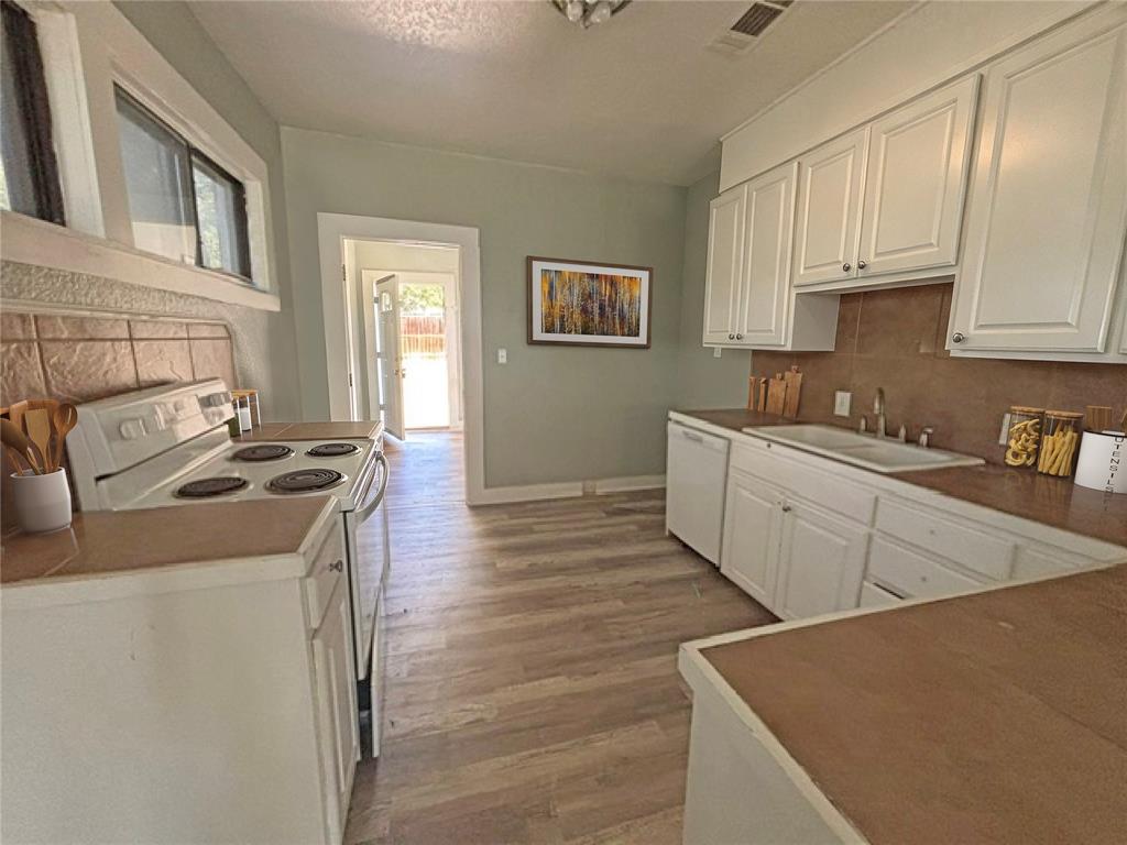 1300 N Oak Avenue Property Photo 7