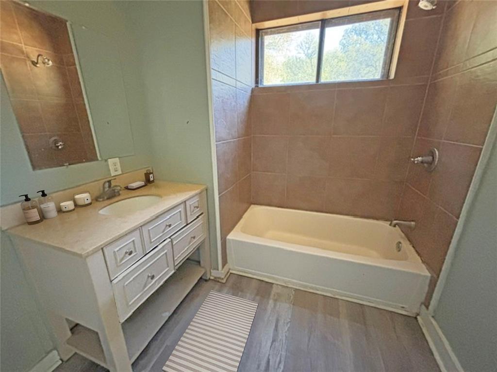 1300 N Oak Avenue Property Photo 23
