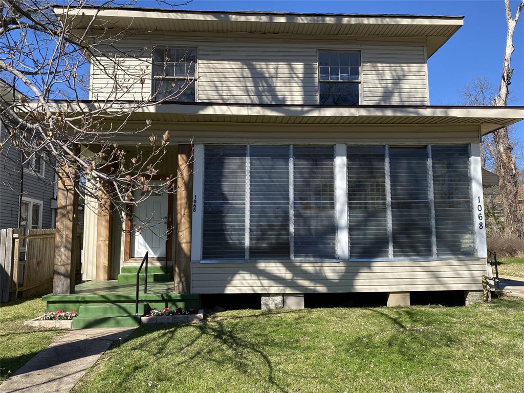 1068 College Street Property Photo 1