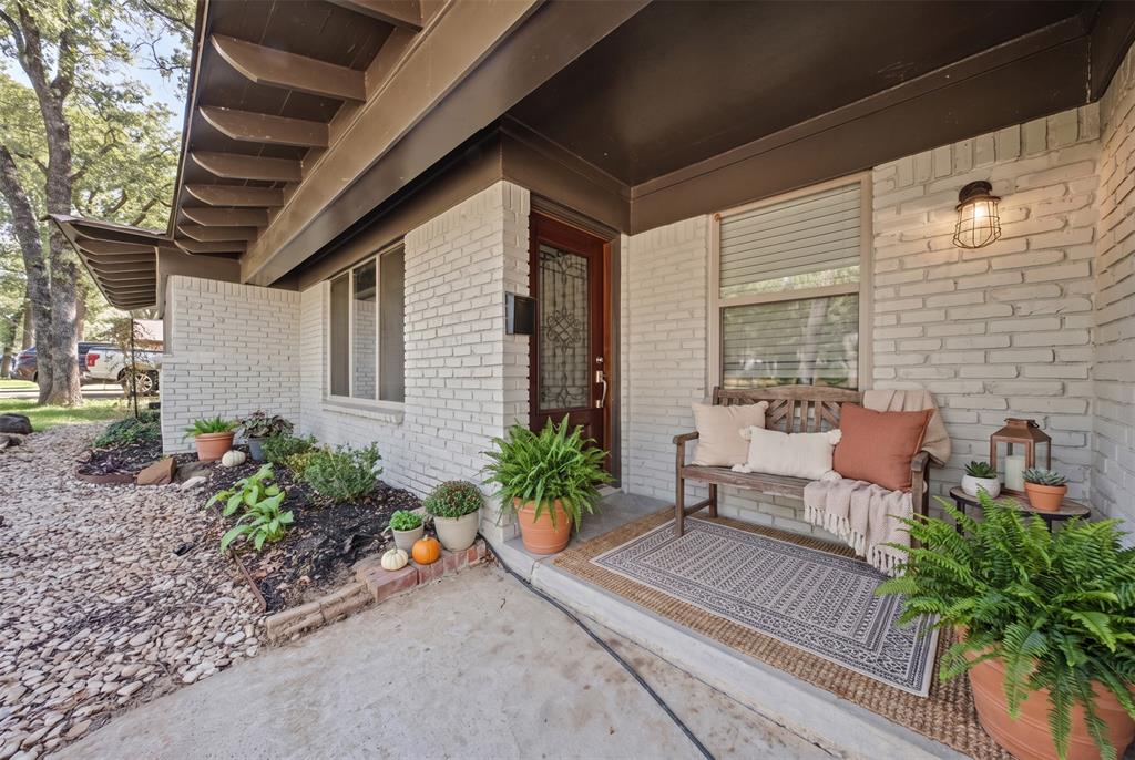 6404 Ravenswood Drive Property Photo 1