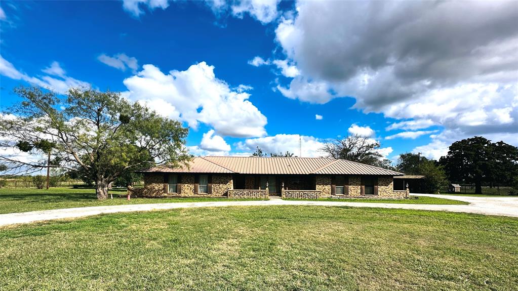 17612 County Road 421 Property Photo 1
