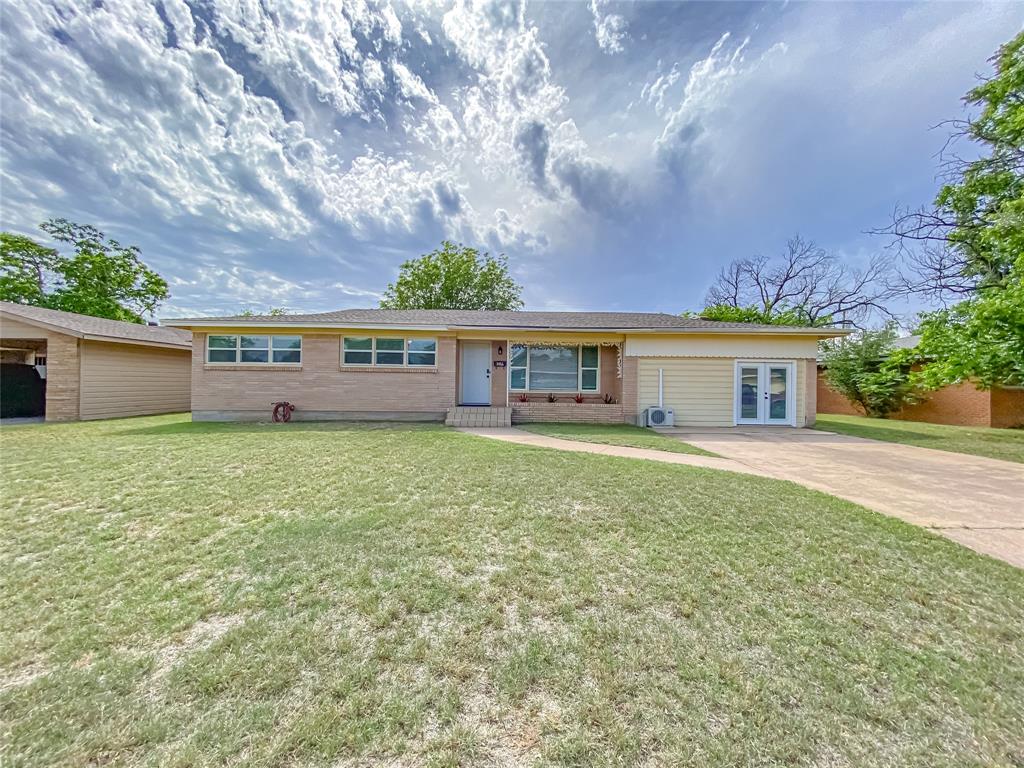 2466 Garfield Avenue Property Photo 1