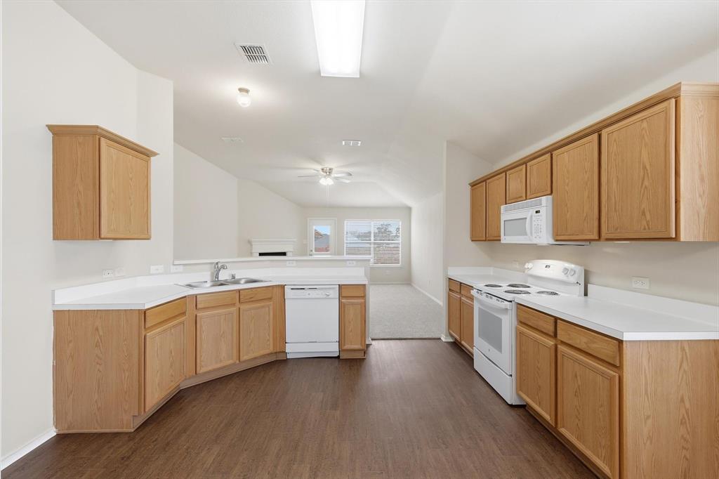 420 Dartmoor Drive Property Photo 8