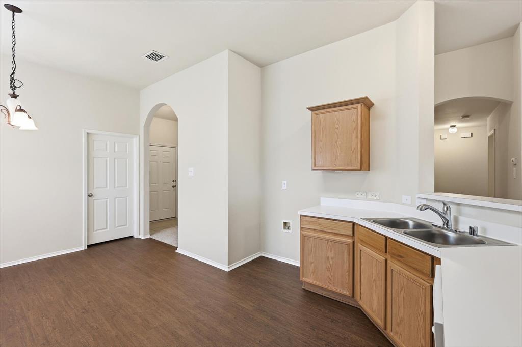 420 Dartmoor Drive Property Photo 9