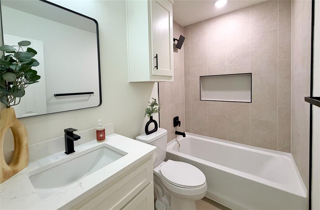 1802 Division Street A Property Photo 6