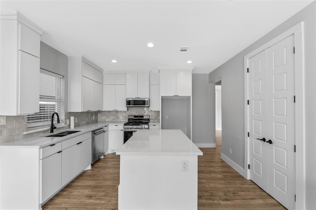 1510 S Lindsay Property Photo 1