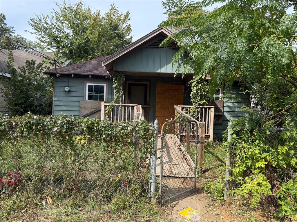 2343 Macon Street Property Photo 1