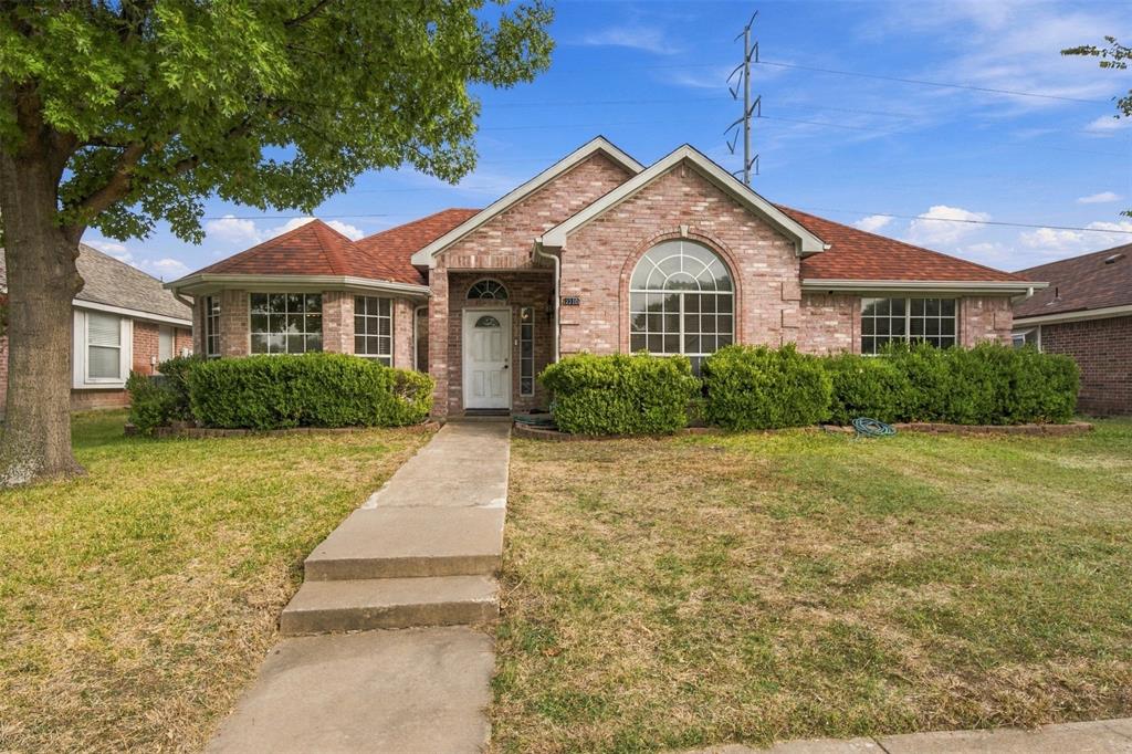 2710 Kingswood Drive Property Photo 1