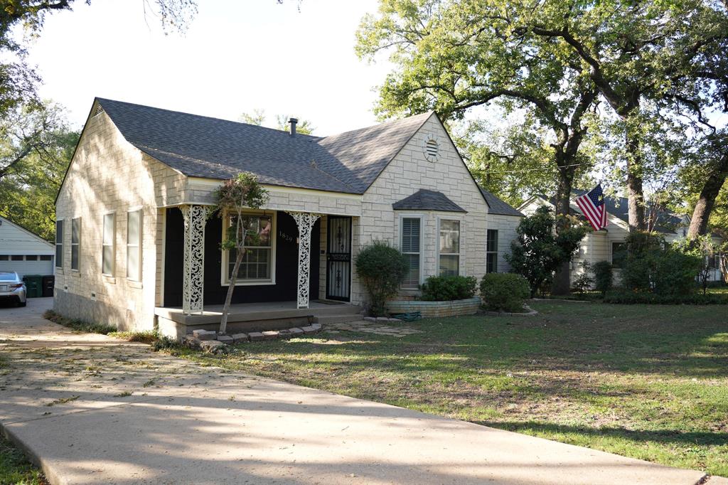 1829 Bluebonnet Drive Property Photo 1