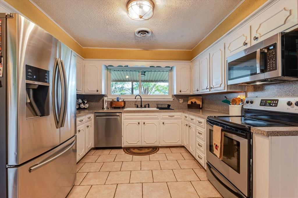 2600 Hilley Drive Property Photo 14