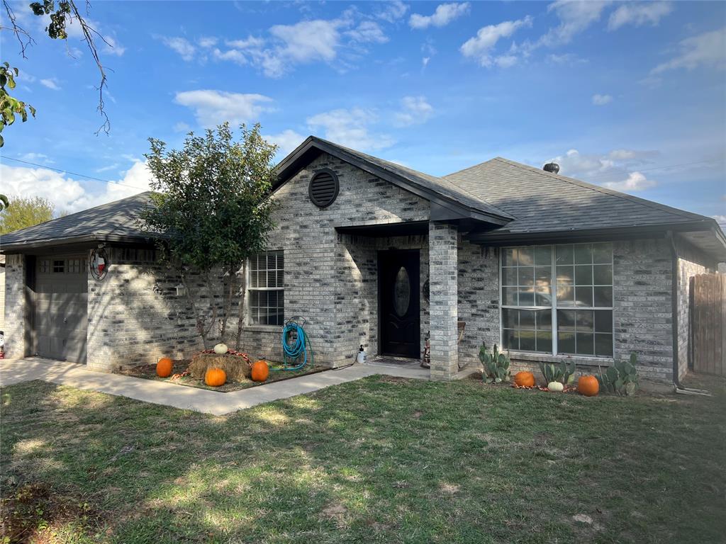 724 Oak Park Drive Property Photo 1