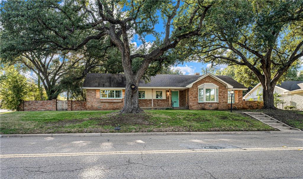 2200 Wooded Acres Drive Property Photo