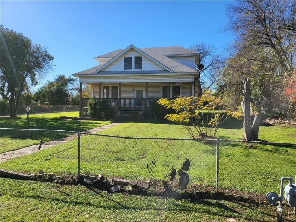 426 N Houston Street Property Photo 4