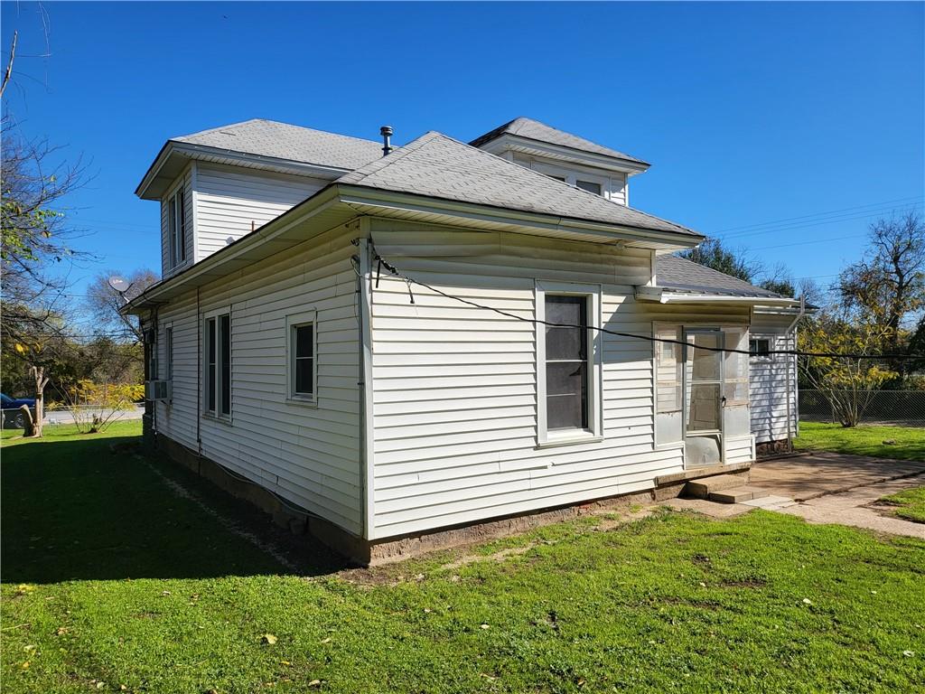 426 N Houston Street Property Photo 8