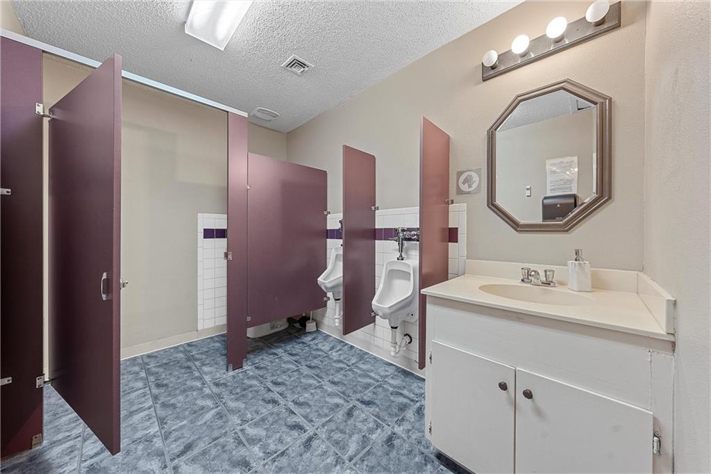 1005 N Red River Street Property Photo 18