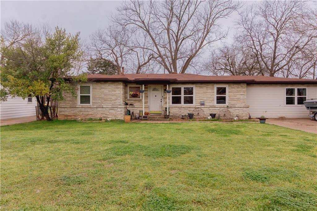 114 Brewster St Property Photo