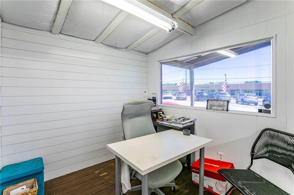 2925 Franklin Avenue Property Photo 12
