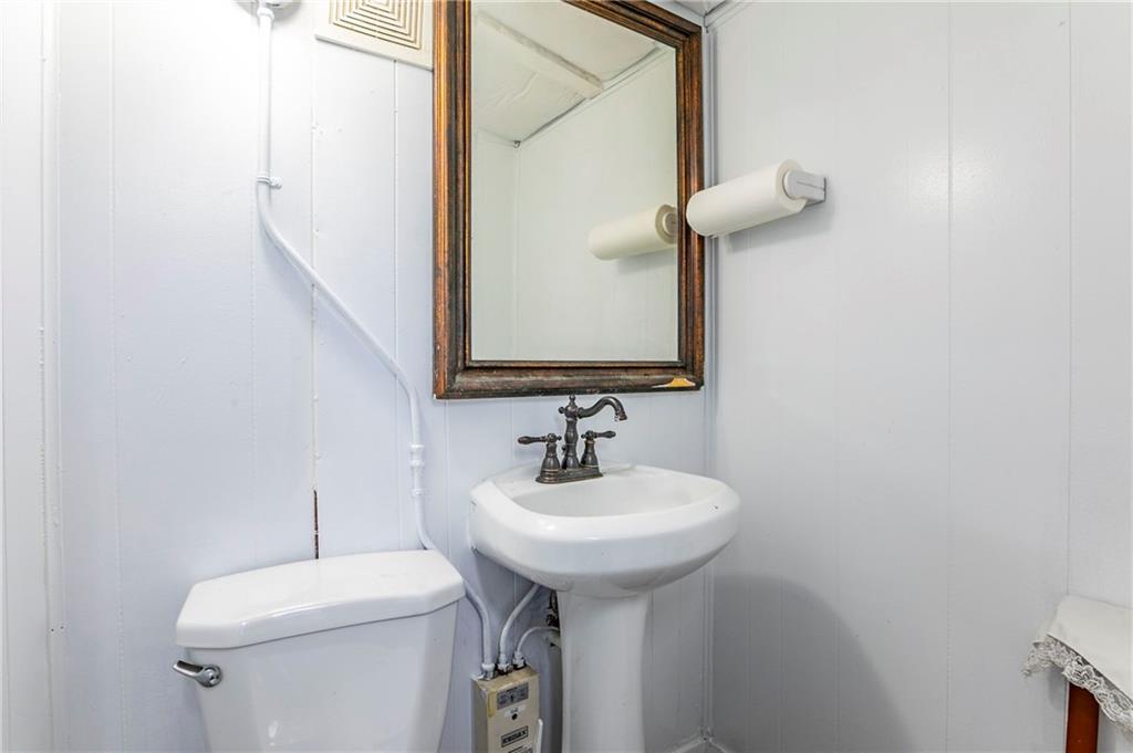 2925 Franklin Avenue Property Photo 13