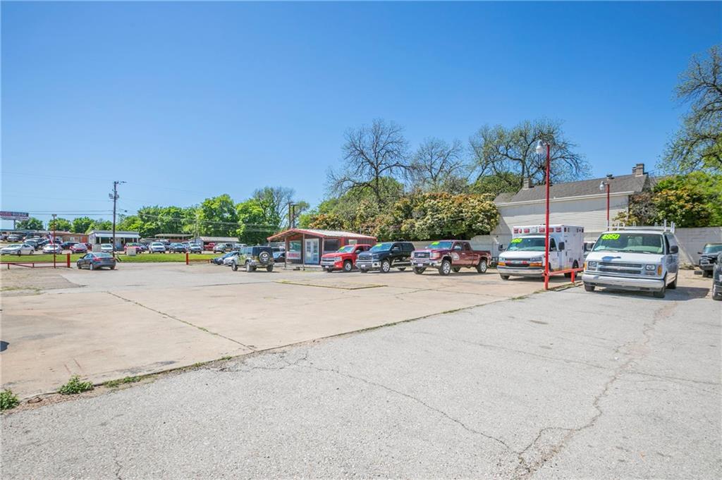 2925 Franklin Avenue Property Photo 17