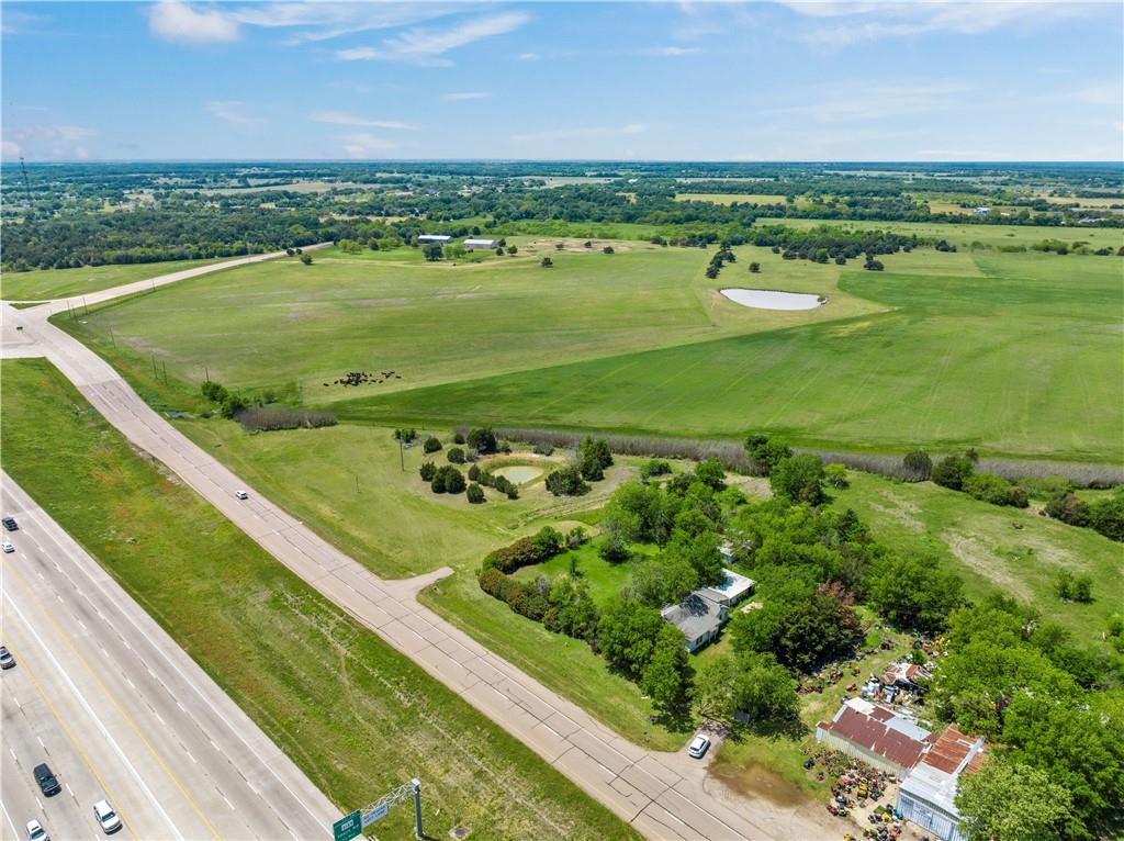 18793 N Interstate 35 Property Photo 2