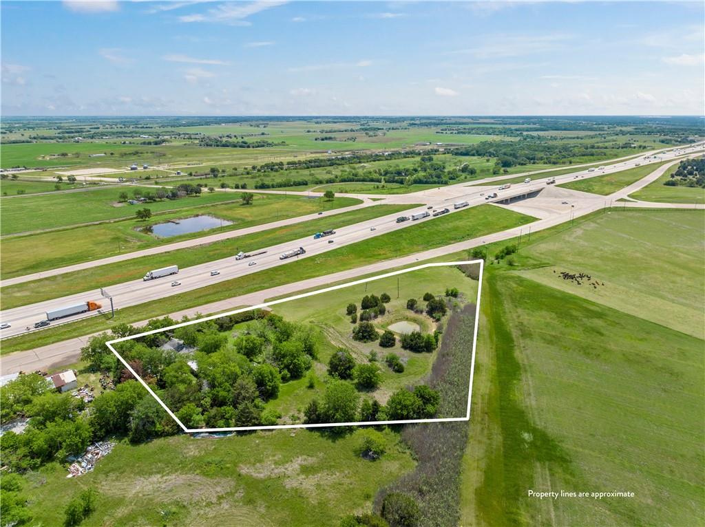 18793 N Interstate 35 Property Photo 3