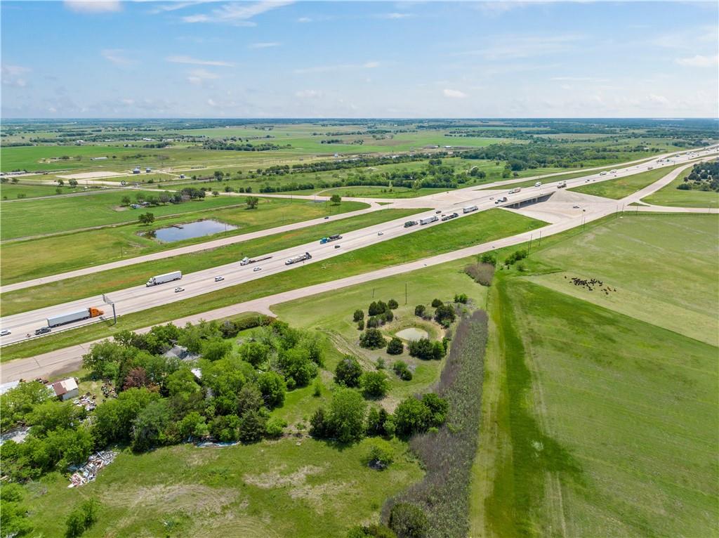 18793 N Interstate 35 Property Photo 4