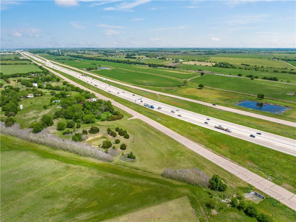 18793 N Interstate 35 Property Photo 8