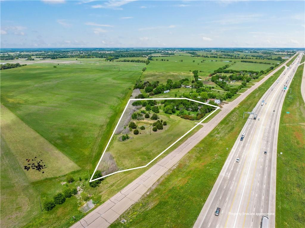 18793 N Interstate 35 Property Photo 9