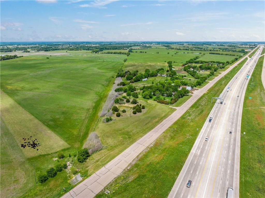 18793 N Interstate 35 Property Photo 10