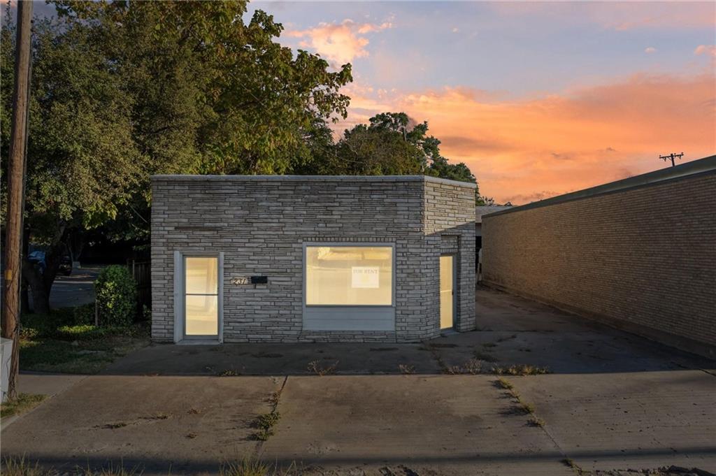231 E Elm Street Property Photo 1