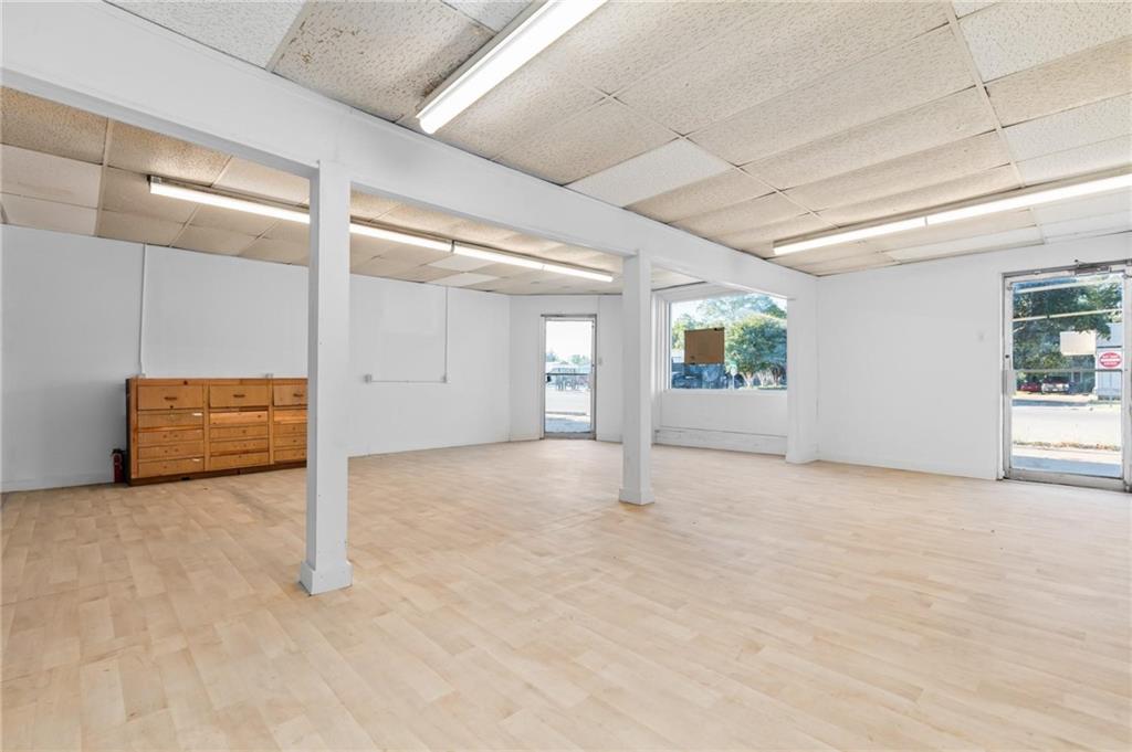 231 E Elm Street Property Photo 6